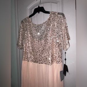 *NWT* Rose-Gold Adrianna Papell Beaded Metallic Lace Gown
